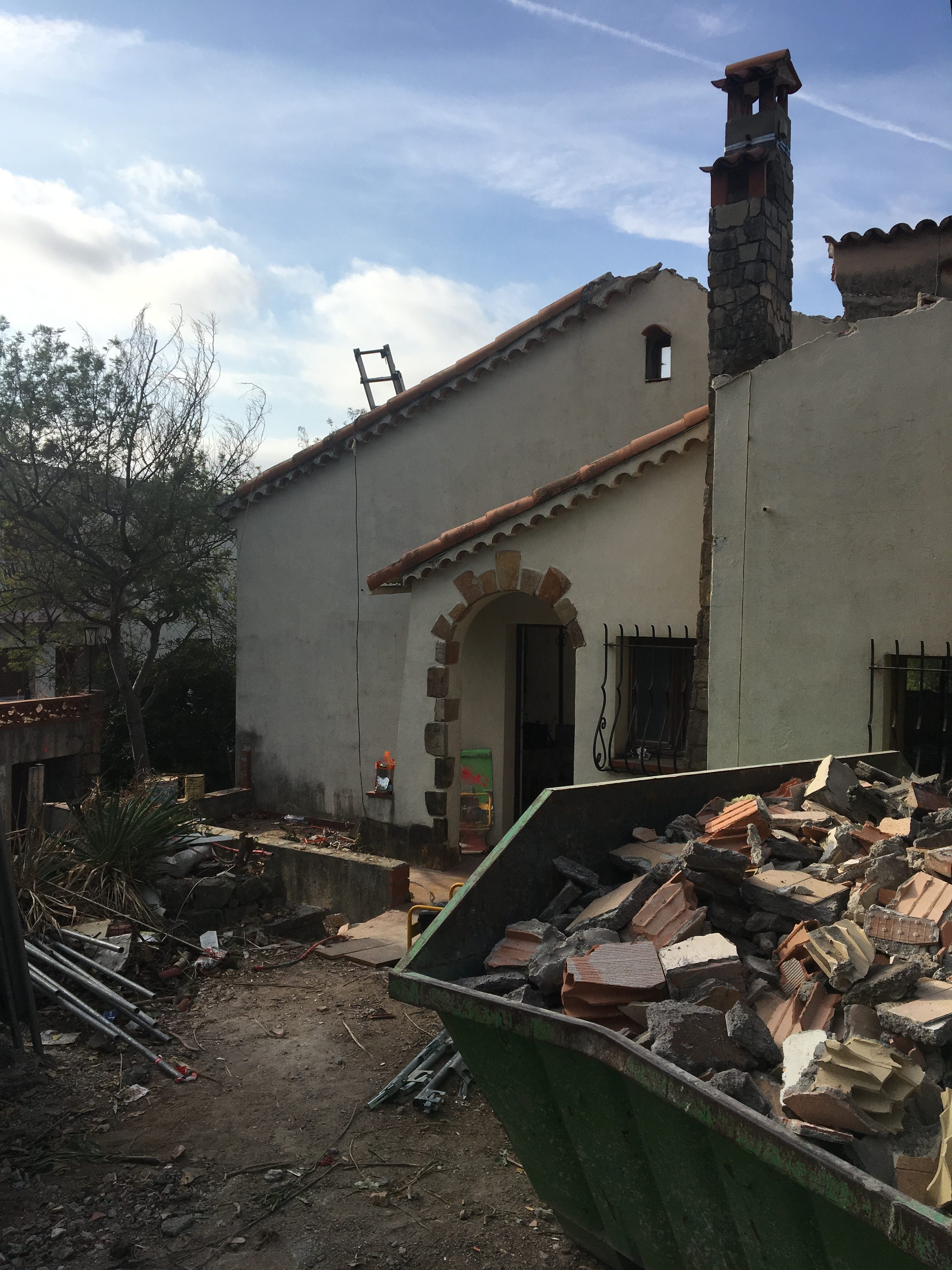 LA CROIX DES GARDES - Rénovation complète d’une ancienne villa avec ajout d’un étage - Septembre 2017 à Mai 2018